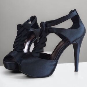 Lulu Townsend Bow w/ T-Strap 5” Black Stilettos Open Toe, Back Zip, BOW …